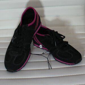 NWB Juicy Couture suede black pink sneakers  size 6